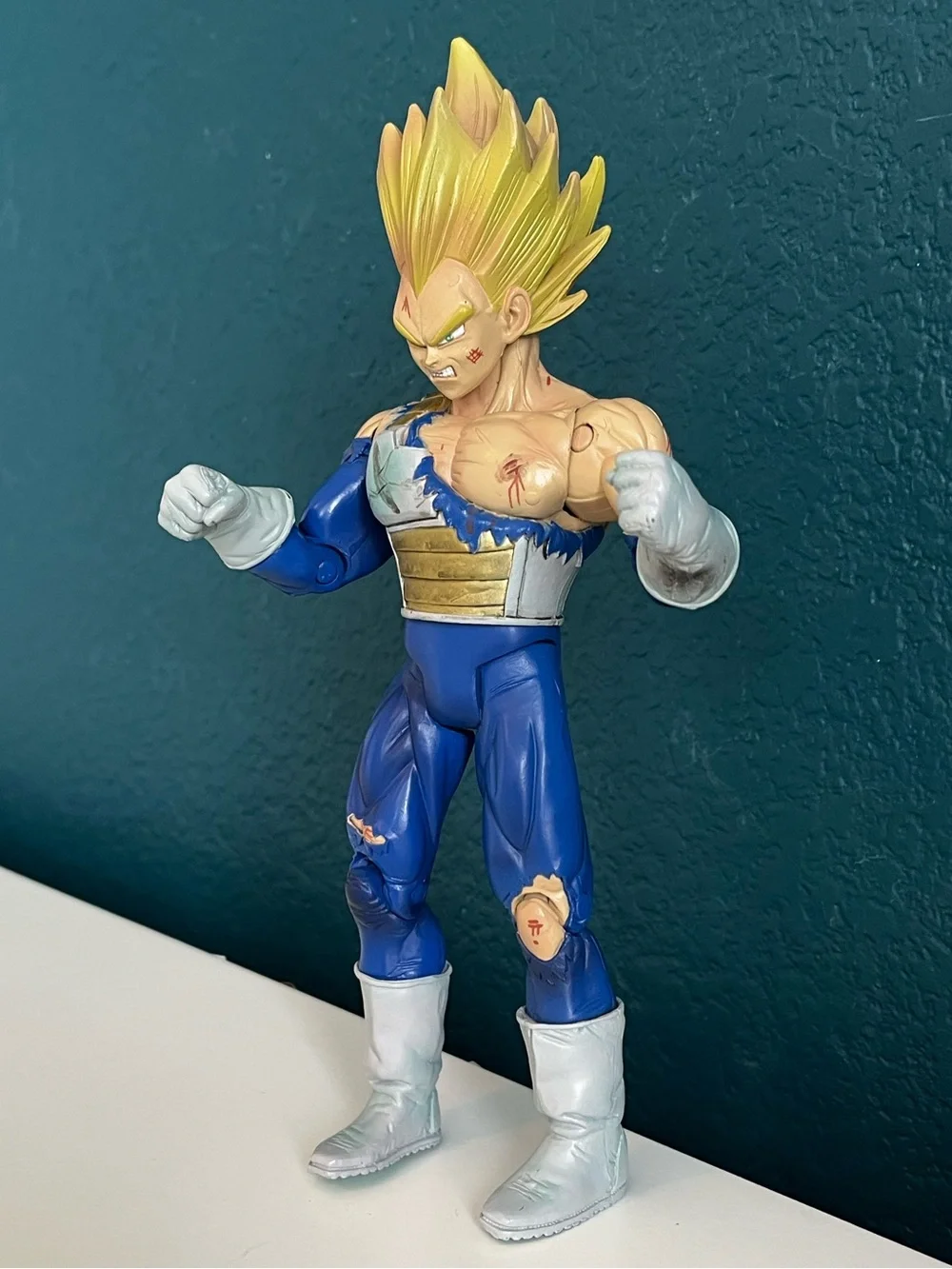2002 Dragon Ball Z Battle Damaged Super Saiyan Vegeta action figure